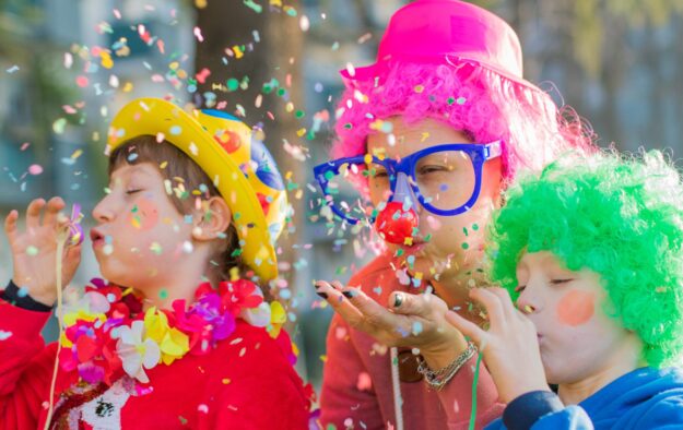 kermesse en Valencia-payasos-con-pelo-rosa
