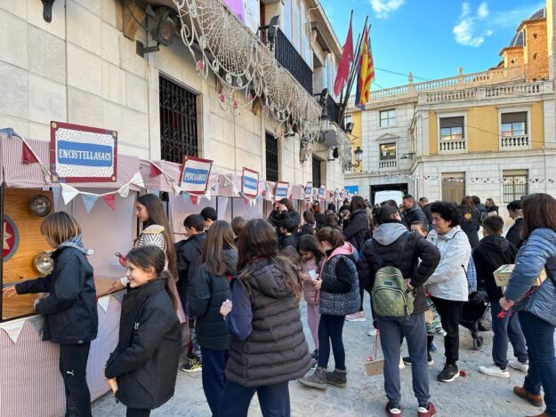contratar-animaciones-infantiles-en-valencia-mini-feria-fallera